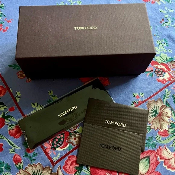 Tom Ford Sunglasses Box w/Accessories - Picture 2 of 2